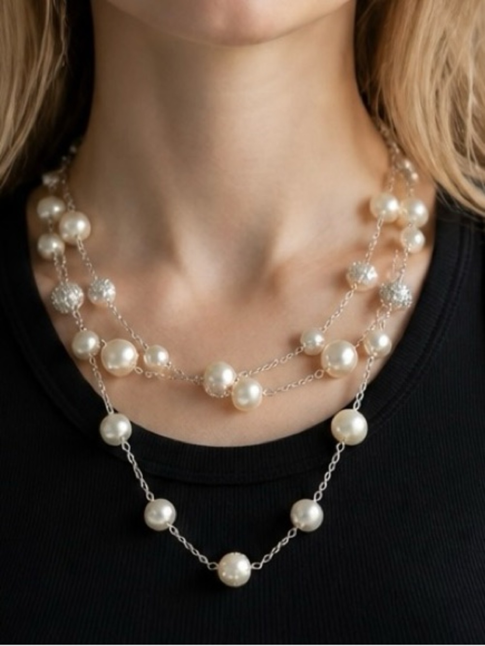 Elegant Silver and Cream Pearl Necklace